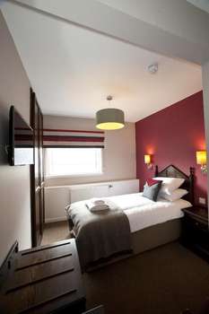 www.crownhotelstornoway.com