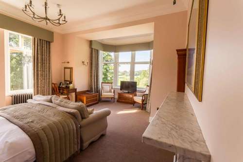www.thevillalevens.co.uk