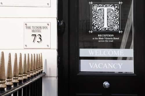www.tudorinnhotelvictoria.co.uk