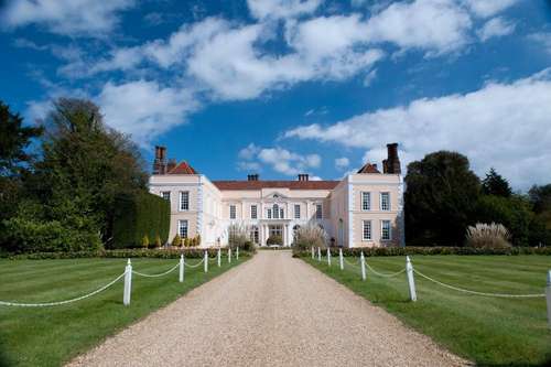www.hintleshamhall.co.uk