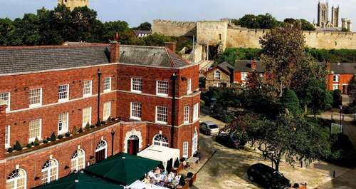 www.charlottehouselincoln.com