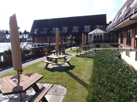 www.lakesideinternationalhotel.com