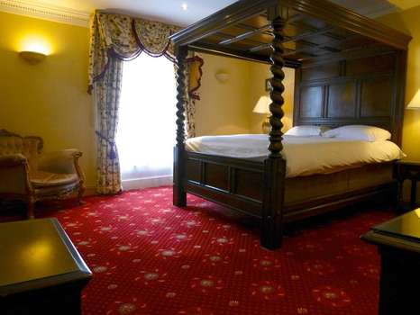 www.bellavitahotel.com