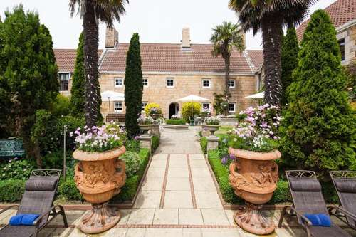 www.greenhillshotel.com