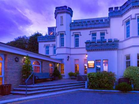 www.stradeyparkhotel.com