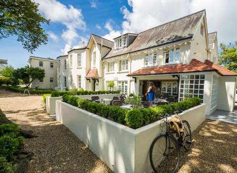 www.lesdouvreshotel.co.uk