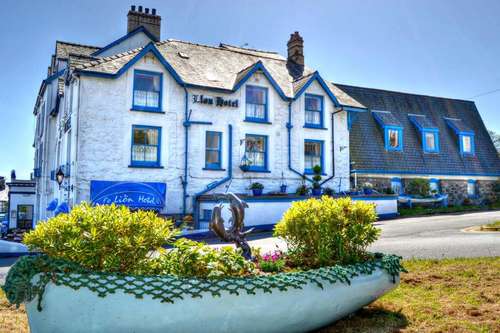 www.lionhotelcriccieth.co.uk
