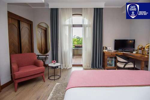 www.tiflispalace.ge