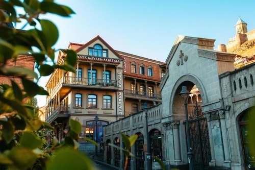 www.meidanhotels.ge