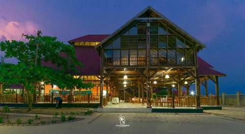 www.charlestinabeachresort.com