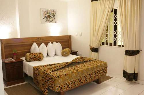 www.coconutgrovehotelsghana.com