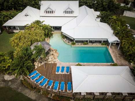 www.hostellerie-des-chateaux.com