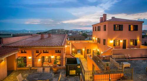 www.varosvillage.com