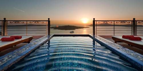 www.nefelesluxurysuites.com