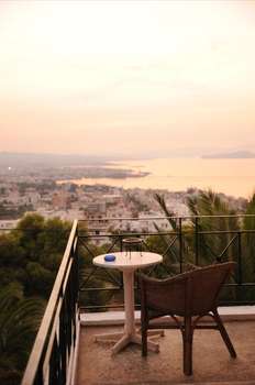 www.hotelakrotiri.com