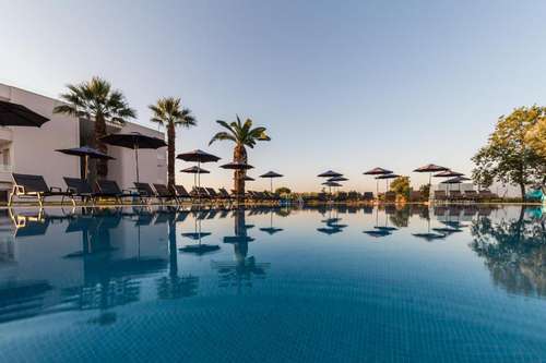 www.mythichotel.gr
