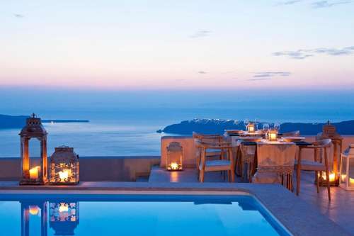 www.goldsuites-santorini.com