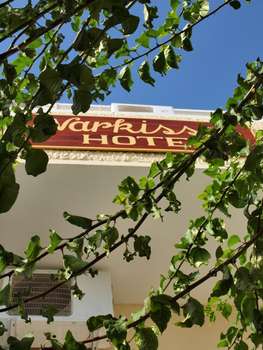 www.kamari-hotels-narkissos.com