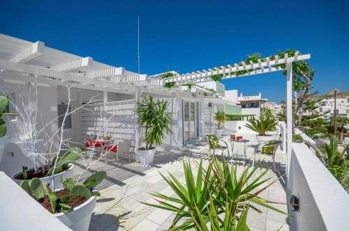 www.hoteladriani.com