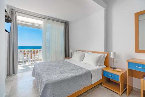 www.hotel-mesogeios.com
