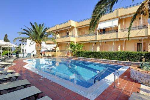 www.lefktron-hotel.gr