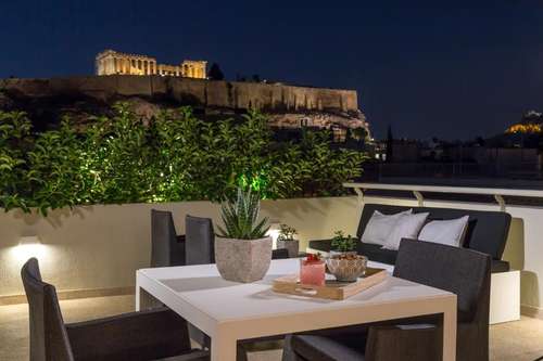 www.divaniacropolishotel.com