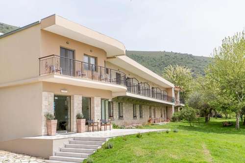 www.hotelmarathia.gr
