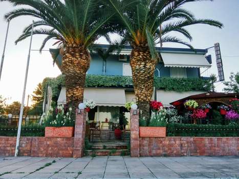 www.hotelaktilivanates.com