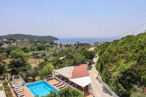 www.zorbasfamilyhouse.gr