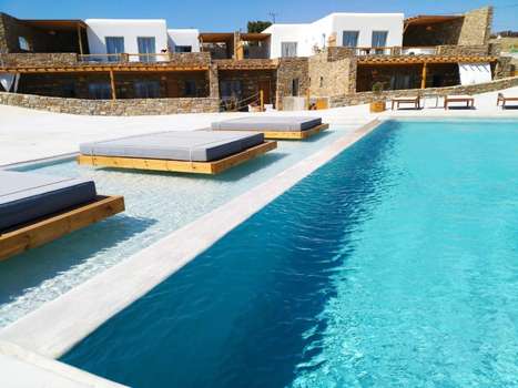 www.myconiancrownsuites.gr