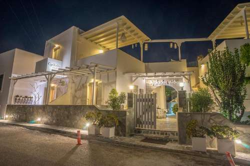 www.hotel-cyclades.com