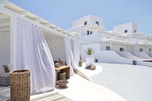 www.livinmykonos.gr