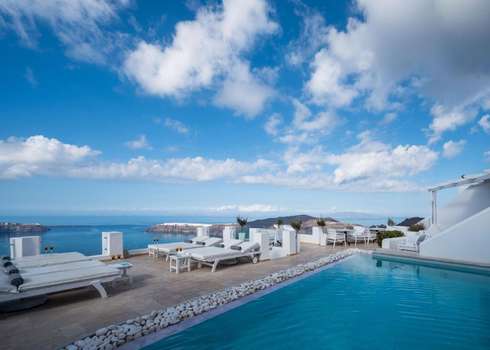 www.abovebluesuites.com