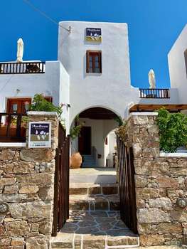 www.antheia-folegandros.com