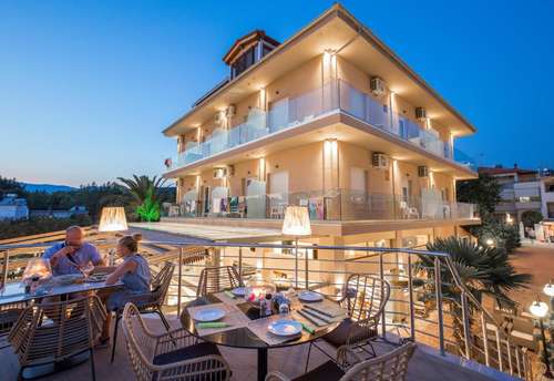 www.hotelpotos.com