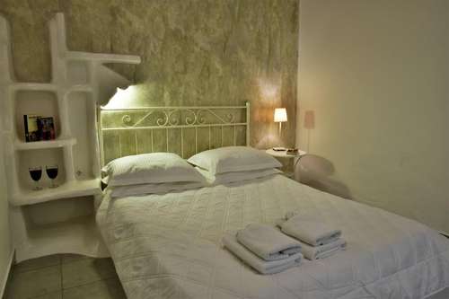 www.hoteladamas-milos.gr