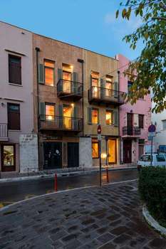 www.polixenysuites.gr