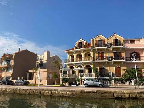 www.hotelaggelos.com