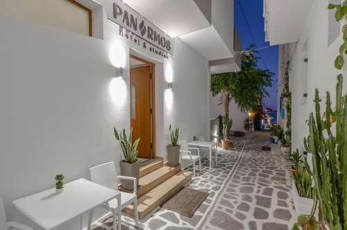 www.hotelpanormosnaxos.com