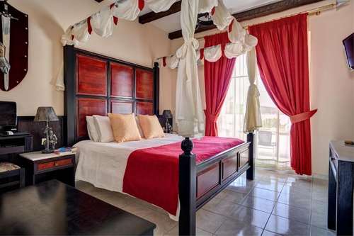 www.castello-suites.com