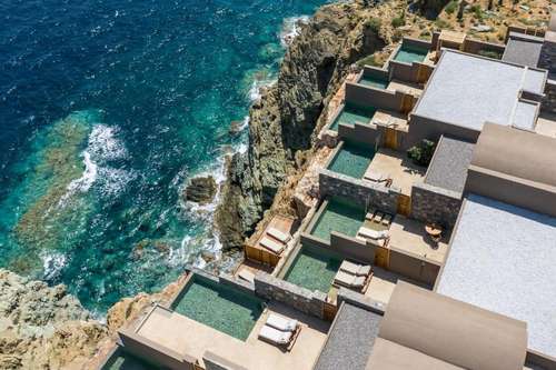 www.acrosuites.com