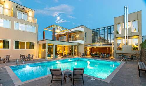 www.goldensuitesandspa.gr