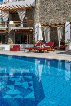 www.pelicanbay-mykonos.com