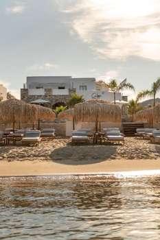 www.calmahotel-syros.gr