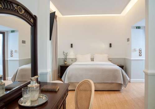 www.acropolisamihotel.com