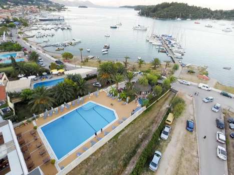 www.athoshotel.com