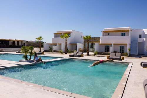 www.adamamykonos.com