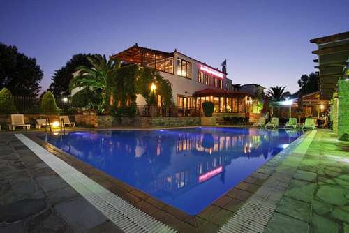 www.castellorosso-hotel.com
