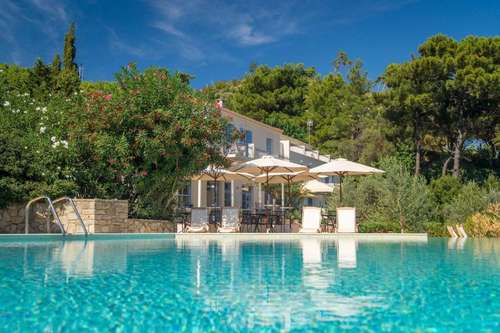www.armoniahotels.com