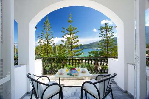 www.athinahotel.gr